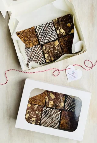 4-brownie-boxes-with-window