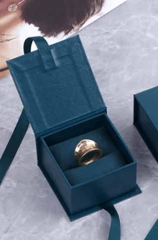 5-ring-boxes-with-ribbon